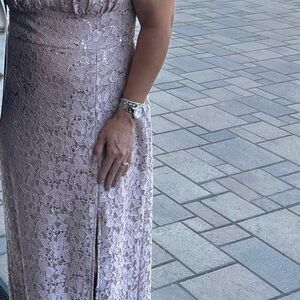 Elegant Lace Evening Dress